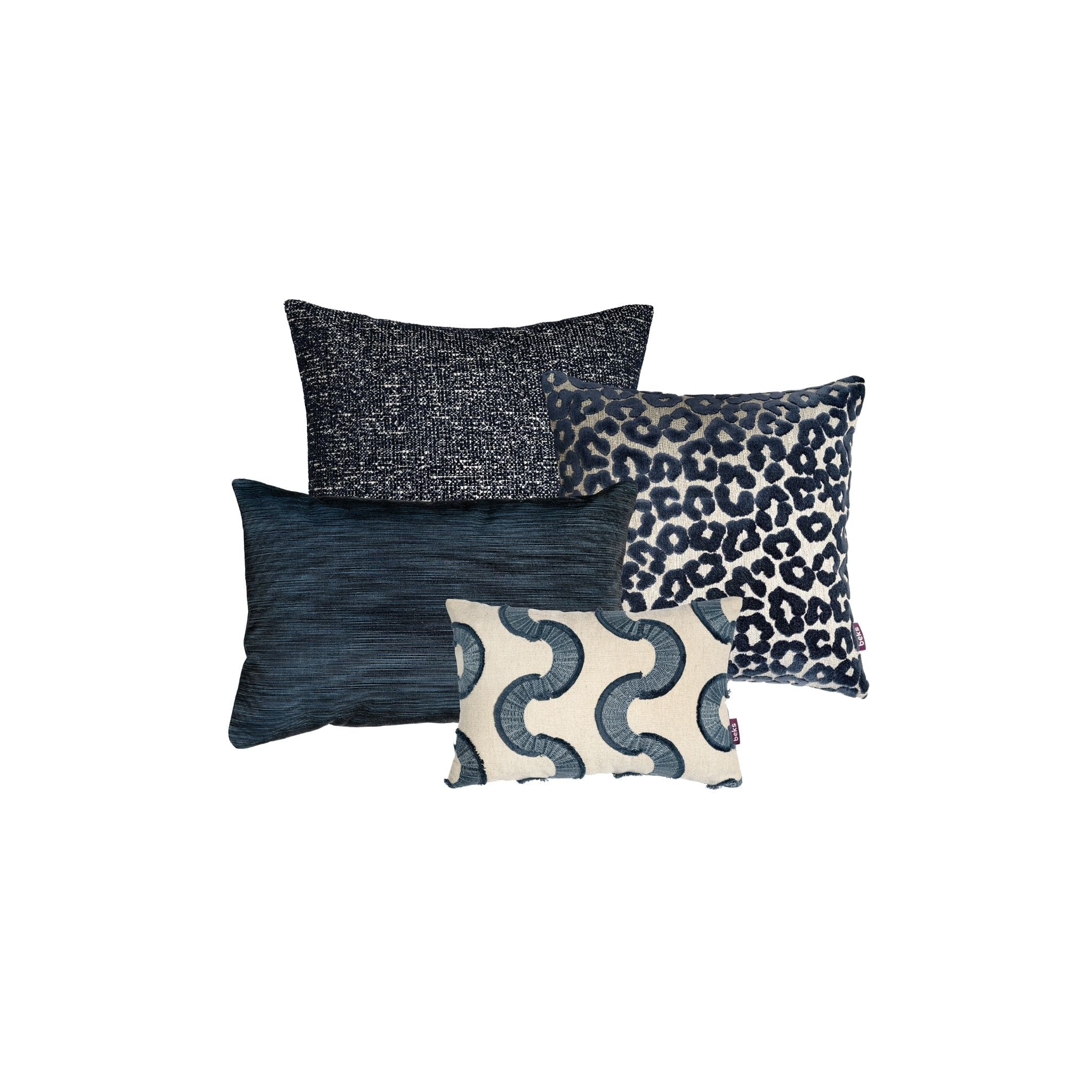 Beige bank met luxe blauwe sierkussens