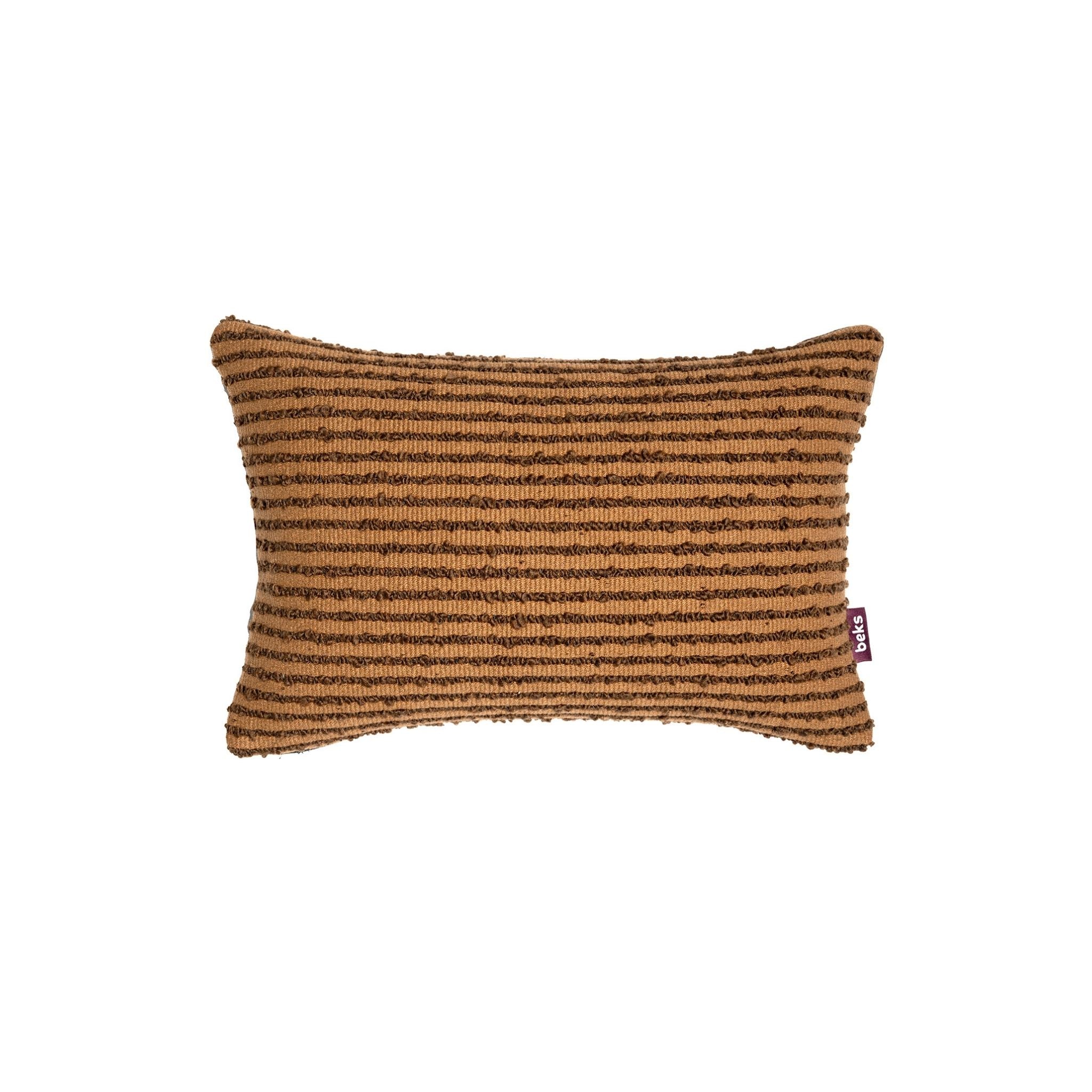 Langwerpig terracotta sierkussen Feija 30x45 cm met fijne horizontale ribstructuur, Studio Beks