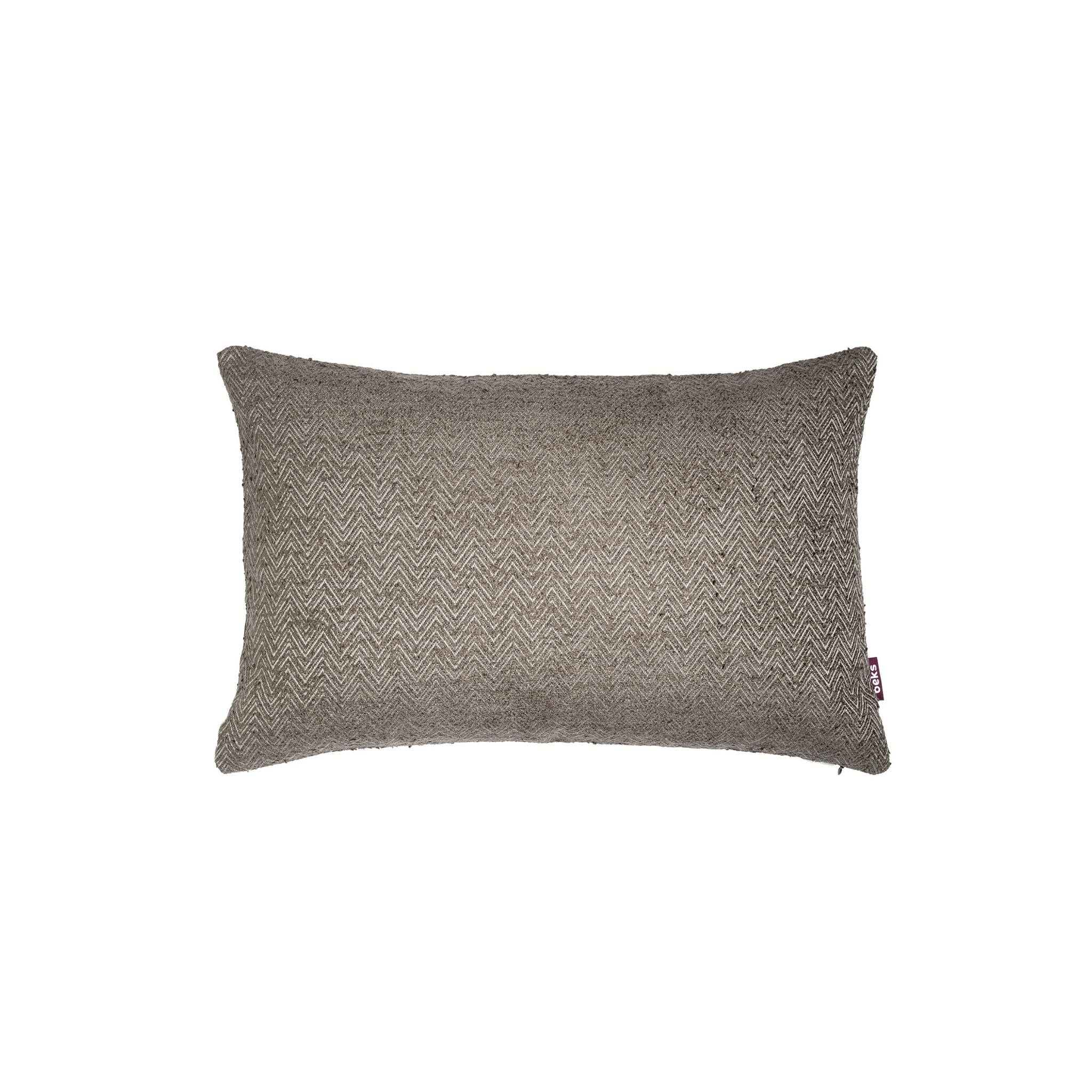 Langwerpig grijs sierkussen Jowi 40x60 cm met fijn visgraatpatroon in taupe-grijze bouclé stof, Studio Beks
