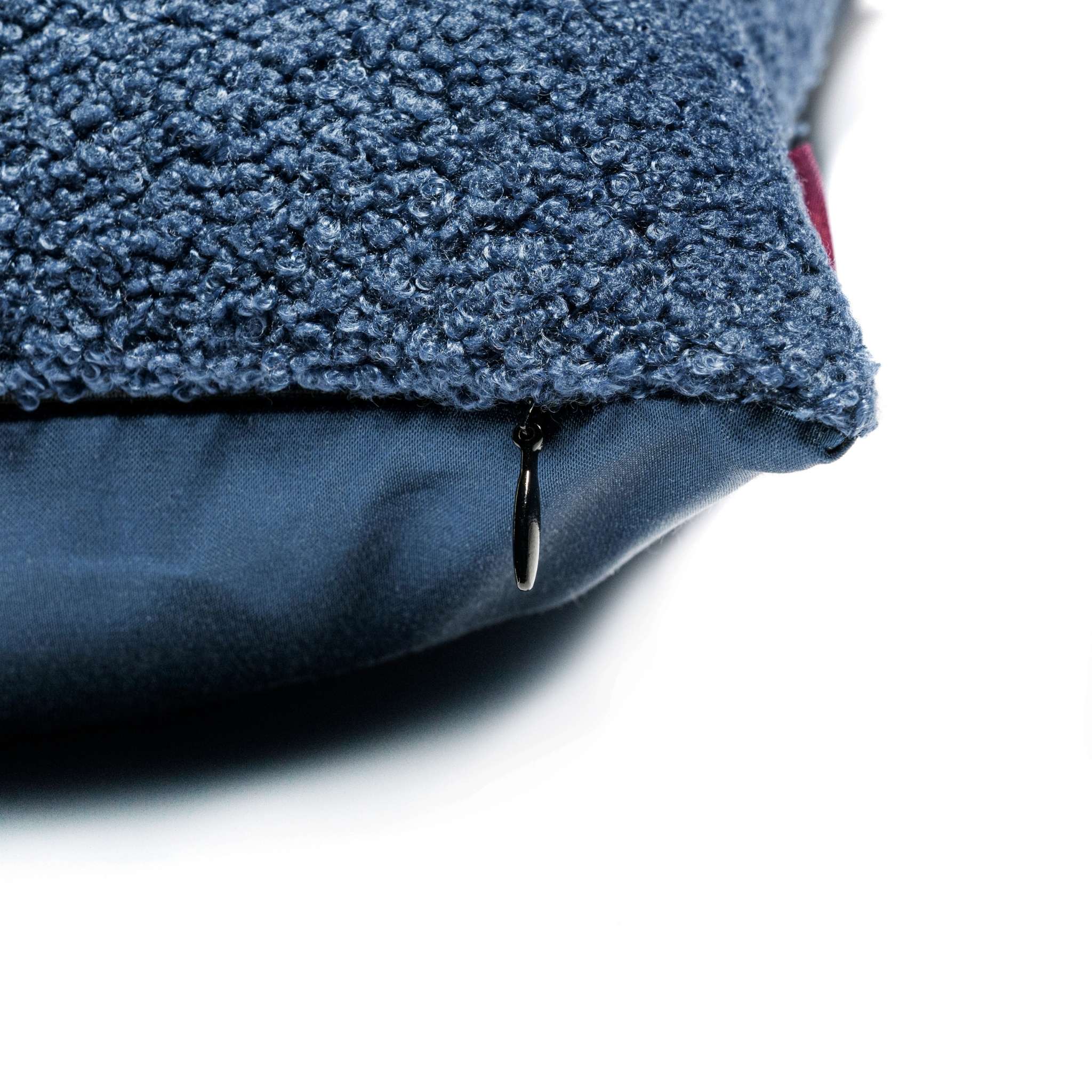 Verborgen rits van vierkant sierkussen Nate blauw, handgemaakt in Nederland, Studio Beks