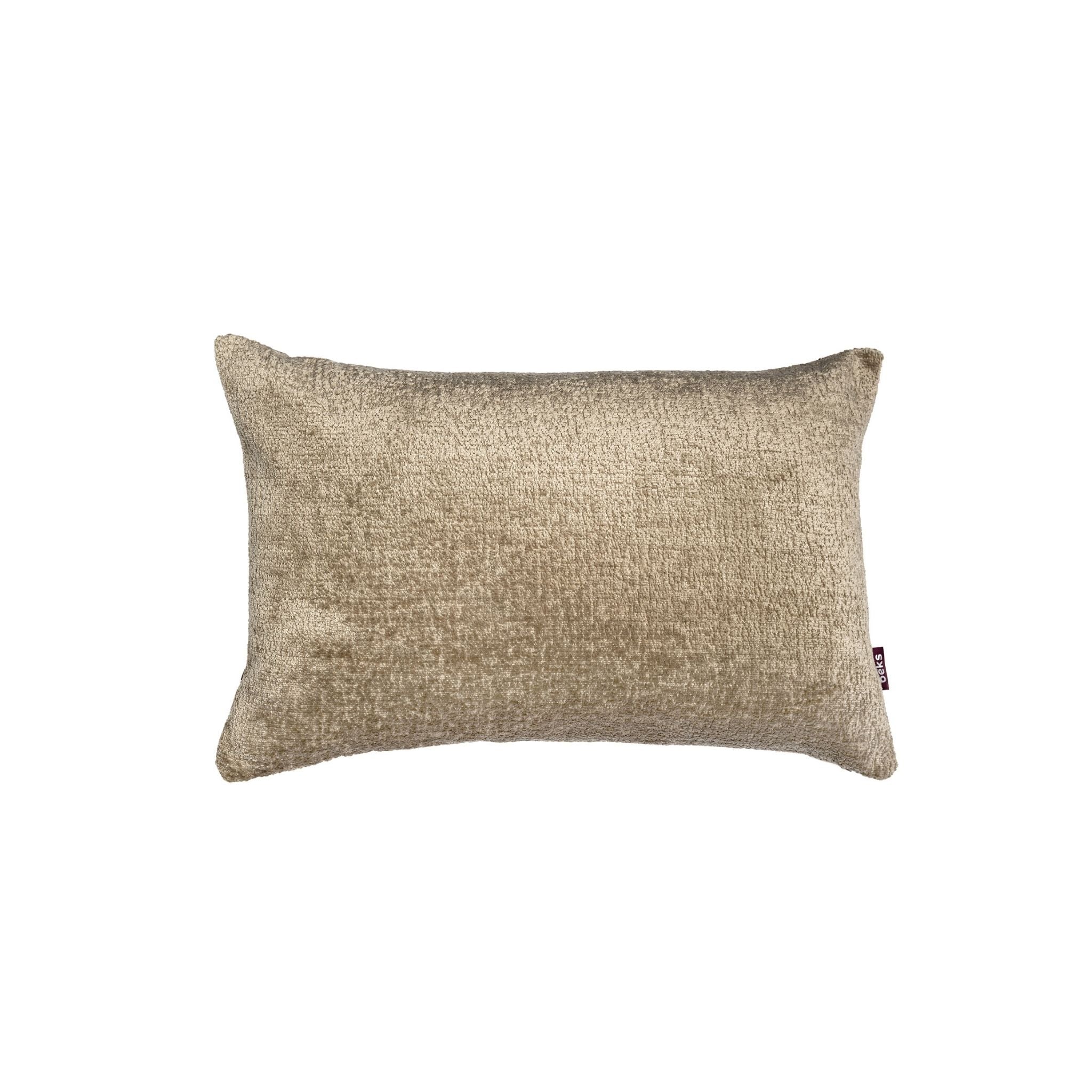 Langwerpig bruin sierkussen Teddy 40x60 cm van zachte chenille bouclé in warme zand-beige tint, Studio Beks