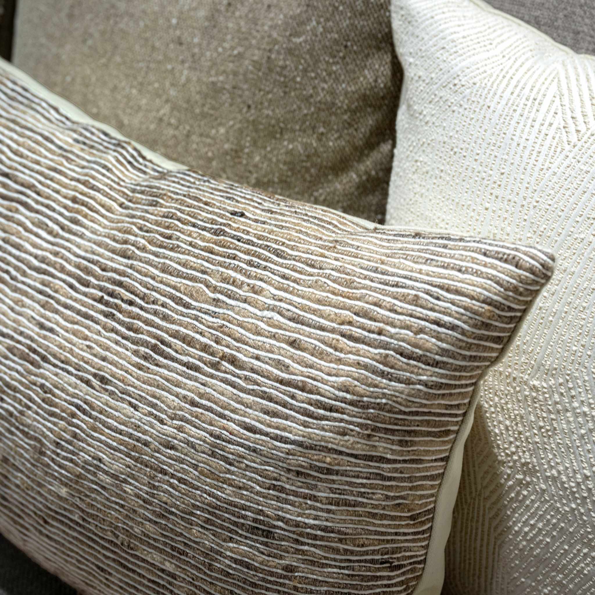 StudioBeks-sierkussens-sierkussencombinatie-taupe-2