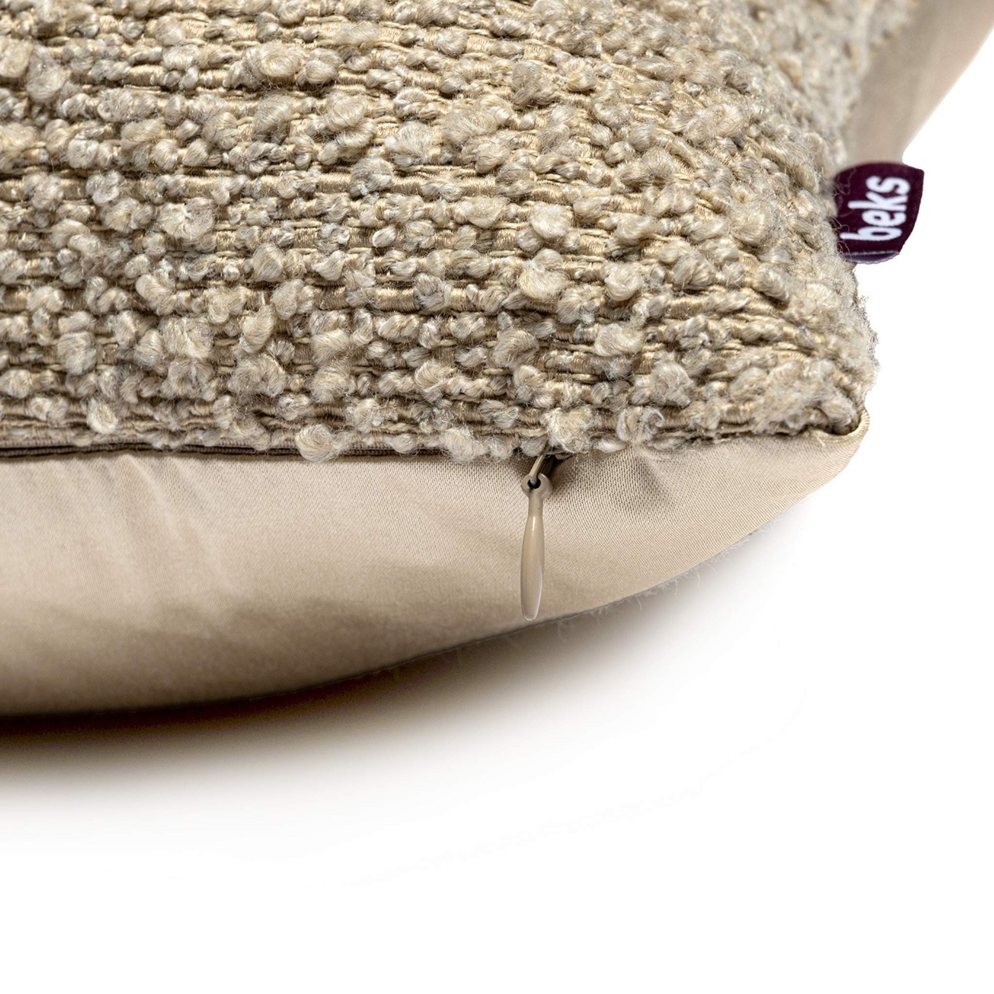 Verborgen YKK rits van langwerpig sierkussen Billie beige, handgemaakt in Nederland, Studio Beks