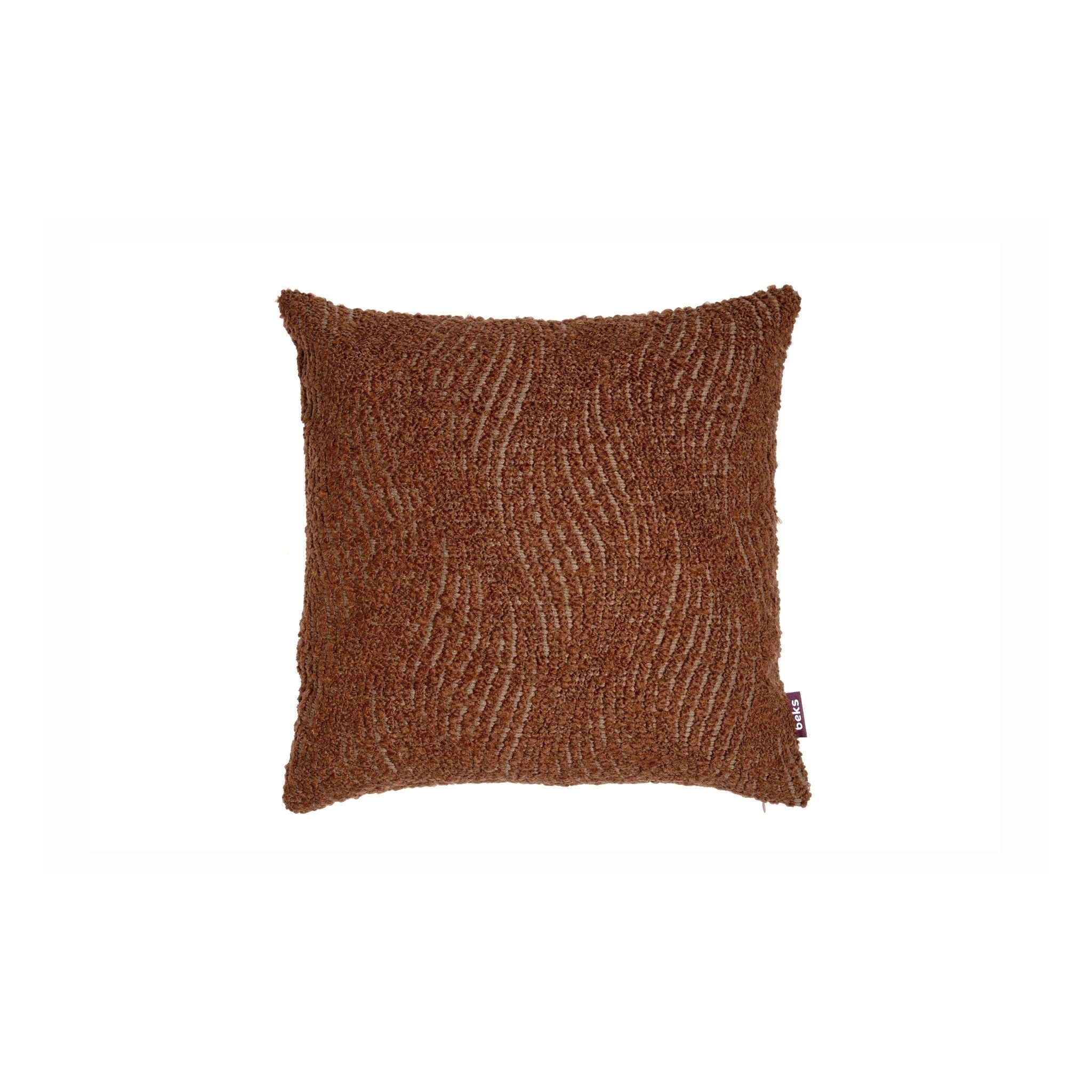 Vierkant rood sierkussen Fedde 45x45 cm met golvend bouclé reliëfpatroon in warme roodbruine tint, Studio Beks
