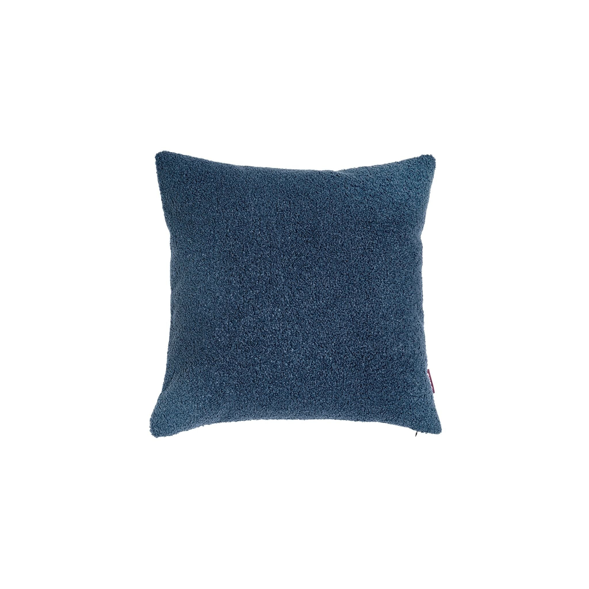 Vierkant blauw sierkussen Nate 45x45 cm van grove shearling bouclé in diepe staalblauwe tint, Studio Beks
