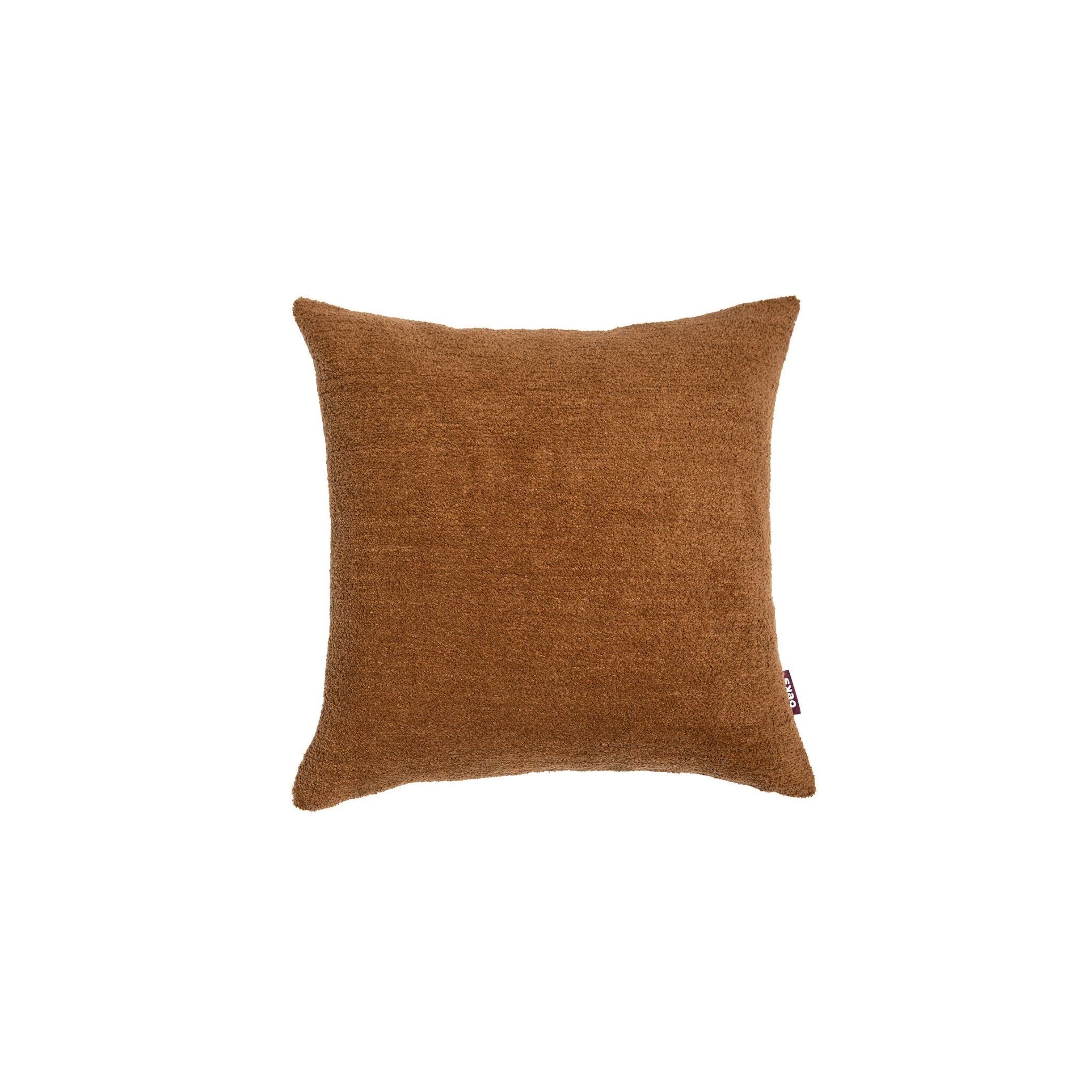 Vierkant terracotta sierkussen Puck 45x45 cm van grove shearling bouclé in warme camel-bruine tint, Studio Beks
